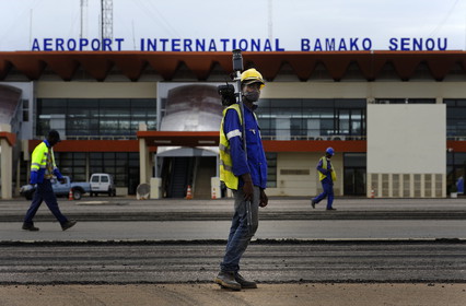 Travaux d'agrandissement de l'aéroport de Bamako au Mali pour le groupement Sogéa Satom   Fayat. Juin 2012