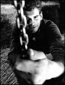 Christophe, l'employé de Dominique ne pourra rester à la ferme, car la femme de Dominique va devoir arrêter les repas à la ferme. En effet, pour répondre aux nouvelles normes de sécurité et d'hygiène hôtelière, il fallait entreprendre des travaux beaucoup