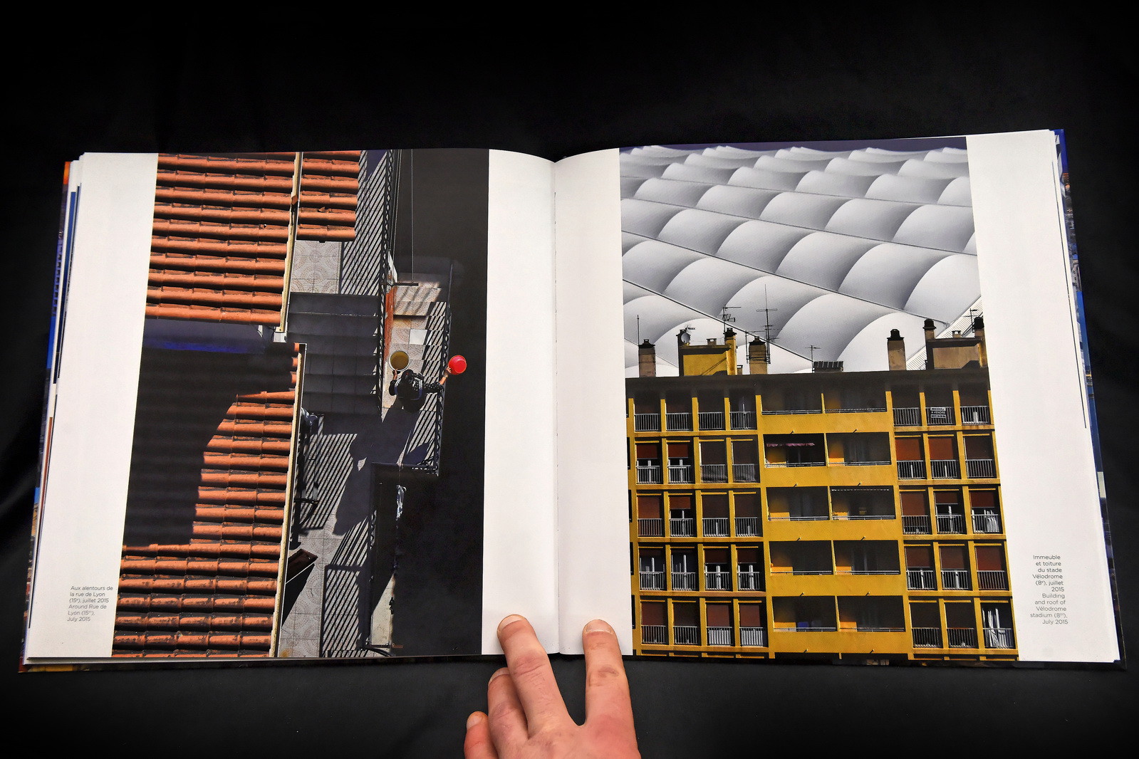 Ouvrage Marseille vue des grues aux éditions André Frère (2016) 100 pages - format 30 30 cm - 85  photographies couleur et 22 monochromes - texte de François Missen -Français -Anglais