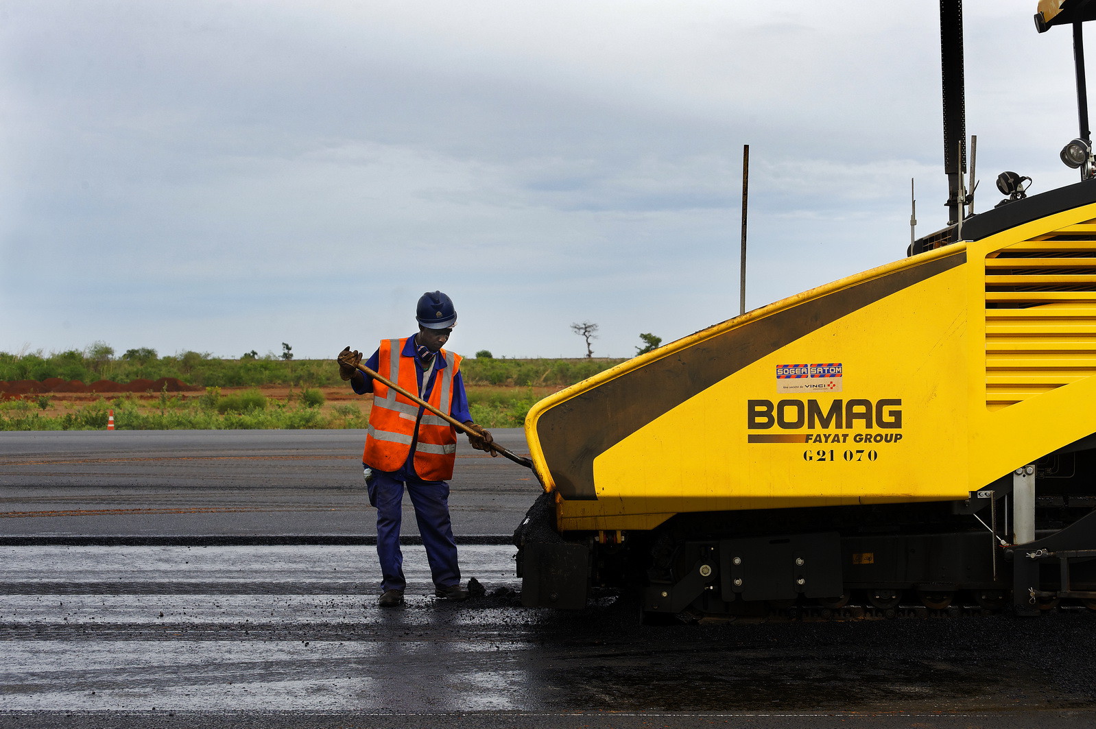 Travaux d'agrandissement de l'aéroport de Bamako au Mali pour le groupement Sogéa Satom   Fayat. Juin 2012