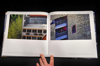 Ouvrage Marseille vue des grues aux éditions André Frère (2016) 100 pages - format 30 30 cm - 85  photographies couleur et 22 monochromes - texte de François Missen -Français -Anglais