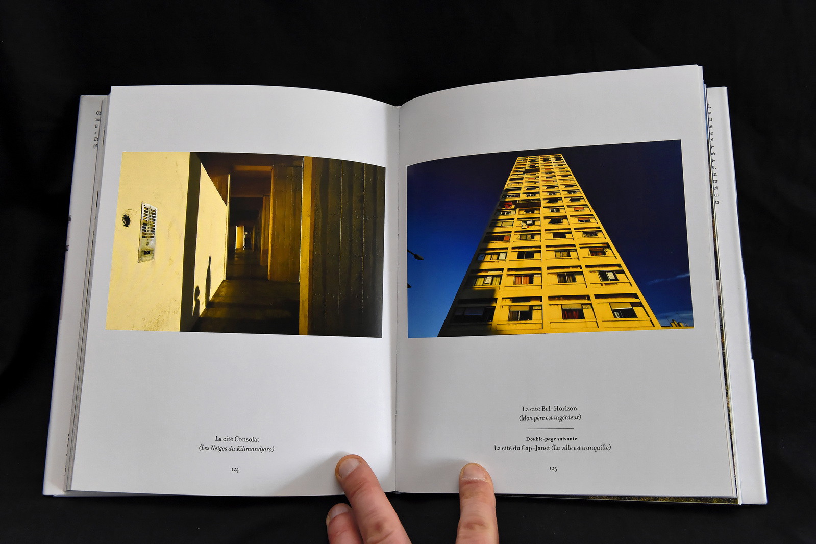 Réalisation du portfolio central du livre Robert Guédiguian cinéaste de Christophe Kantcheff aux éditions Chêne. La thématique de ce portfolio était de revisiter les lieux de tournage du cinéaste.