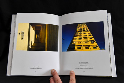 Réalisation du portfolio central du livre Robert Guédiguian cinéaste de Christophe Kantcheff aux éditions Chêne. La thématique de ce portfolio était de revisiter les lieux de tournage du cinéaste.