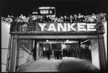 Des membres du groupe des ultras pendant le match contre Nantes -saison 1996 1997