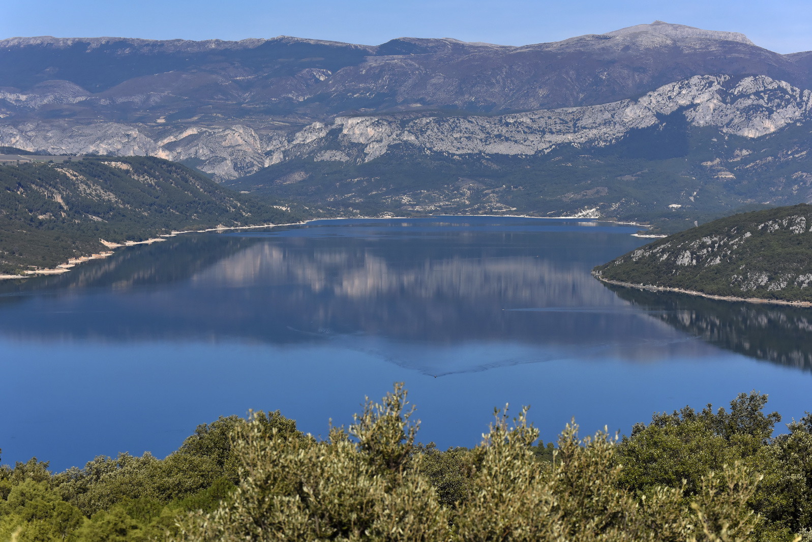 Le lac de Sainte-Croixvue de Baudinard sur Verdon (04) 2014, pour le conseil régional PACA