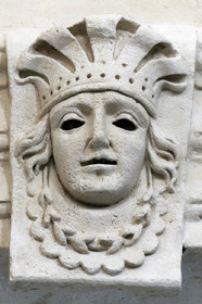 Mascaron, musée Arlaten, aout 2018.